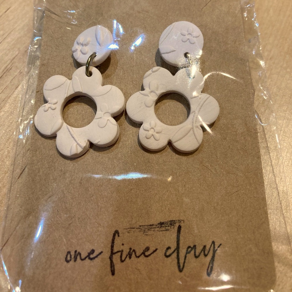Oops! It’s Gone!!Daisy clay handmade earrings Beige NWT